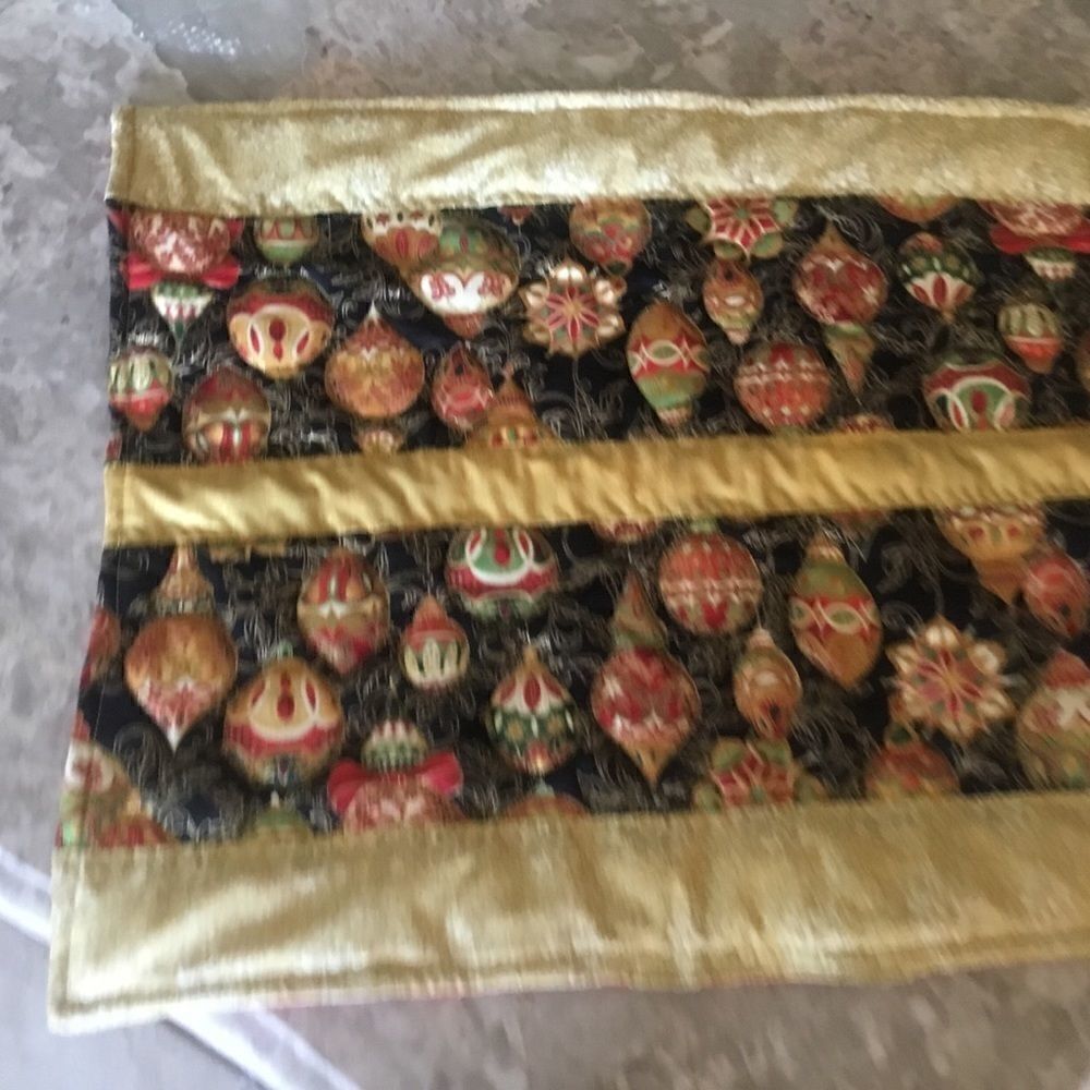 NWT Hand Crafted, Quilted Holiday Runner